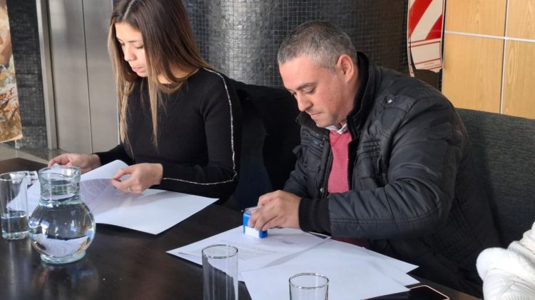 Tres municipios traspasaron al Ejecutivo terrenos donde hay casas sociales para ayudar a escriturar