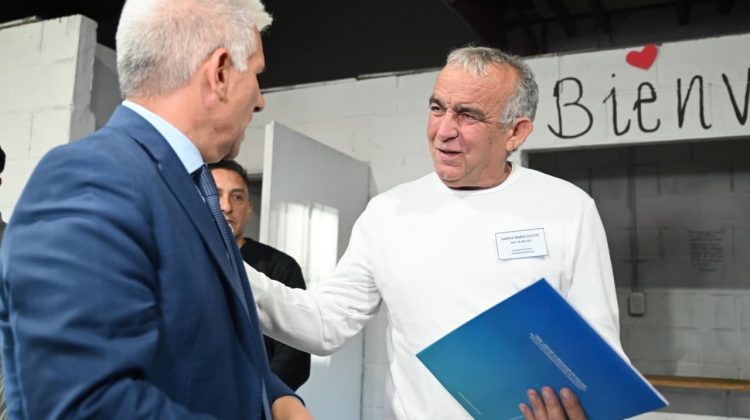 Dos vecinos recibieron sus decretos de readjudicación y ahora apuntan a la escritura
