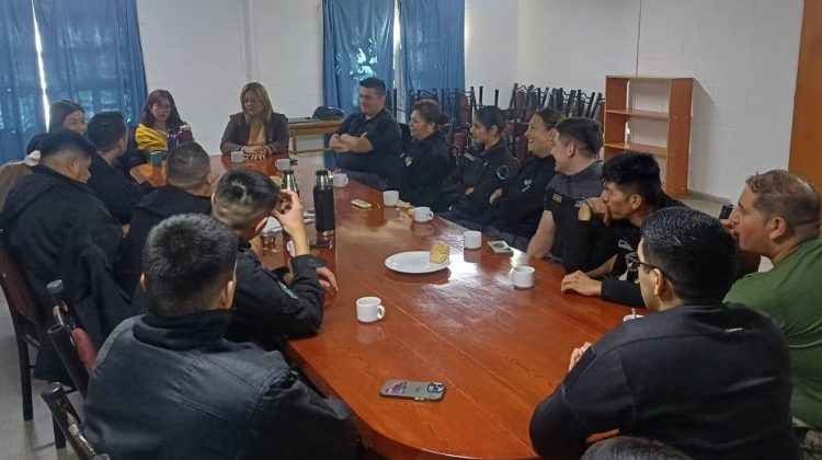 El personal masculino del Servicio Penitenciario se sumó al conversatorio sobre violencia