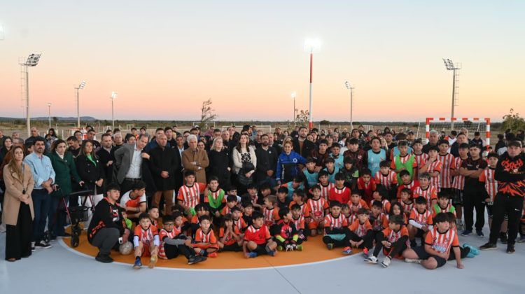El Club Social y Deportivo La Punta inauguró su flamante playón deportivo