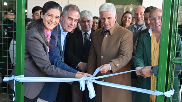 El Gobernador inauguró el taller de costura del Centro de Producción de Oportunidades