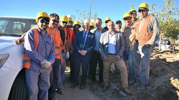 Poggi visitó la obra de ampliación de la red de gas natural en los barrios 74, 600 y 900 Viviendas