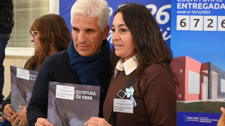 El Gobierno entregó escrituras, decretos de readjudicación y certificados de ‘Protegé tu Casa’