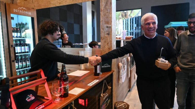 Poggi acompañó la inauguración de ‘La Nave’ y respaldó al sector privado en Merlo