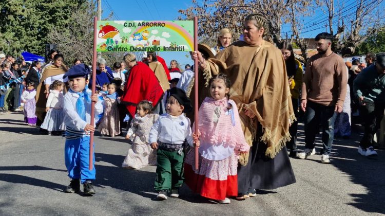 Con un desfile patrio, los CDI de la ciudad capital conmemoraron el 25 de Mayo