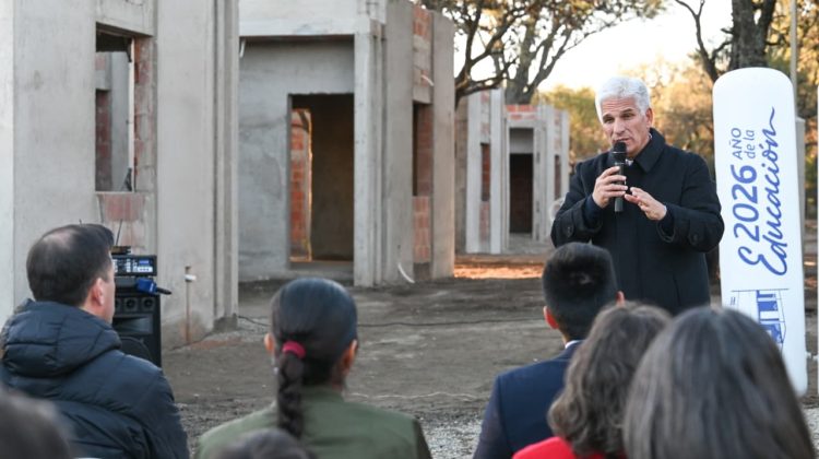 El Gobernador anunció que 16 familias de Los Molles recibirán su vivienda el 6 de noviembre