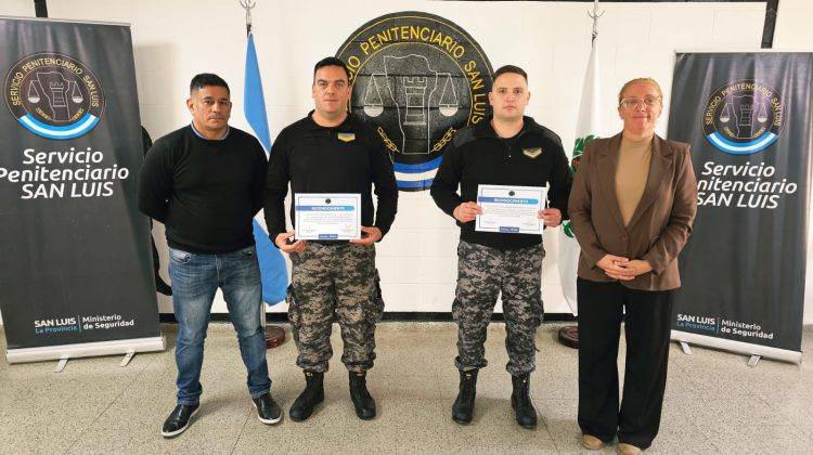 Reconocieron a dos agentes penitenciarios por asistir y rescatar a una mujer durante un incendio