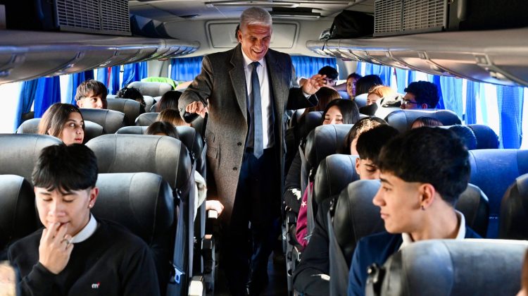 El Gobernador saludó a estudiantes de Luján que participarán del programa ‘Diputados por un Día’
