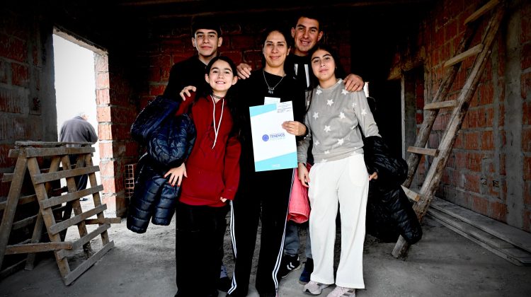 “Yo voté a Poggi con la esperanza de que me iba a dar la casa y se cumplió”