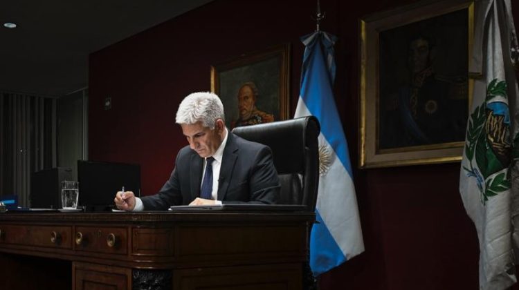 L-El Gobernador aceptó la renuncia a todos los funcionarios políticos de Actividades Logísticas