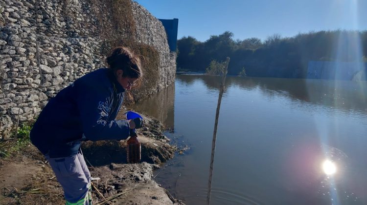 San Luis Agua relevó el agua cruda en puntos clave del río Conlara