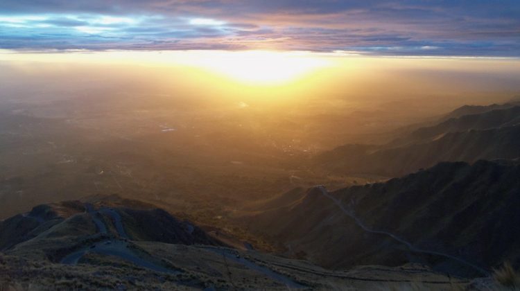 Realizarán una actividad de senderismo por paisajes de Merlo