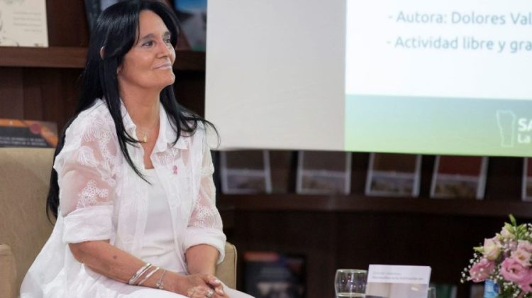Dolores Valentino presenta ‘Yo niña, yo mujer’ en San Luis Libro