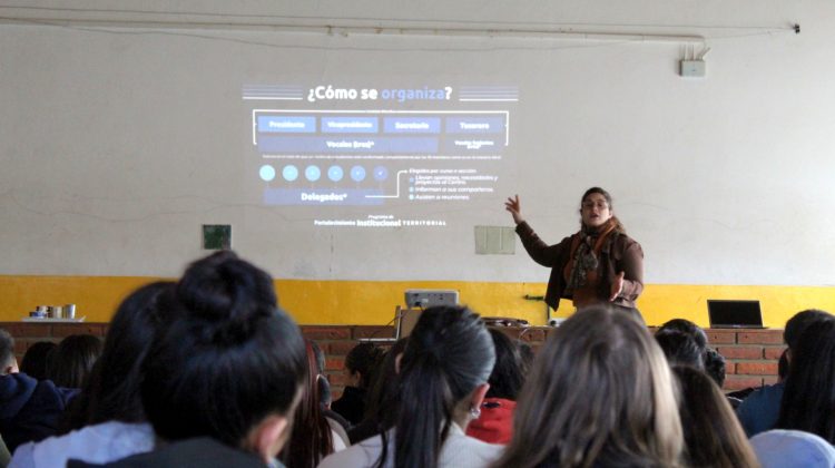 Alumnos de Villa Larca se capacitaron para conformar su Centro de Estudiantes