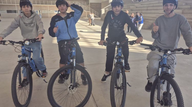 “Los chicos están re contentos. Estaban esperando la bici con muchísima expectativa”