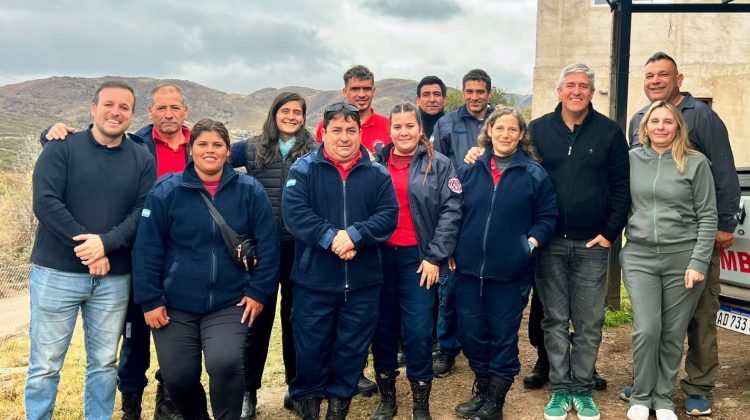 Autoridades provinciales y nacionales visitaron cuarteles de Bomberos Voluntarios en su día