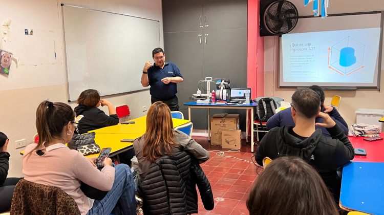 La ULP impulsa la innovación educativa con una capacitación en impresión 3D para docentes
