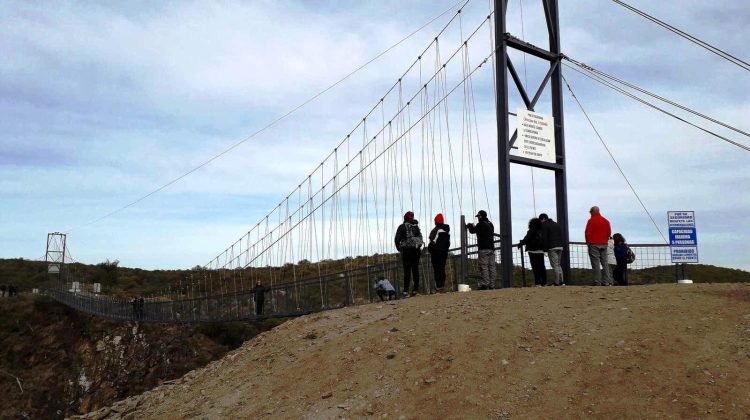 El puente colgante que une historias y paisajes en La Florida