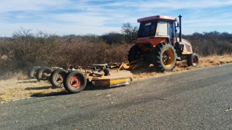 Vialidad trabaja en el mantenimiento y recuperación de caminos en distintos puntos de la provincia