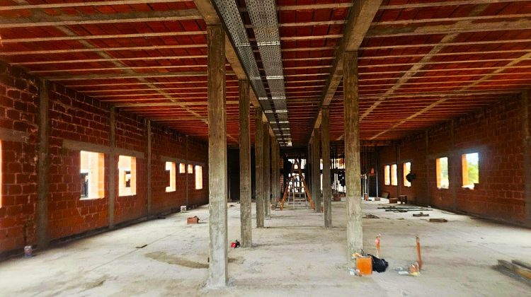 El Hospital ‘René Favaloro’ suma avances en losas, instalaciones y espacios interiores