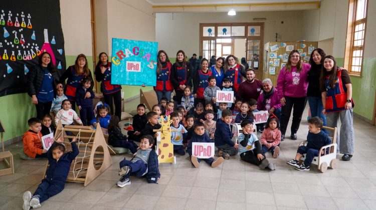 La UPrO donó material didáctico y mobiliario a la Escuela ‘Rosario Mercedes Simón’