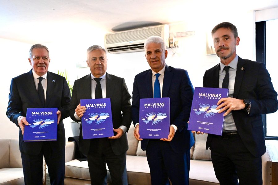 Encuentro Federal de Industrias Culturales y Creativas - Buenos Aires Gobernador de Santiago del Estero, Elías Suárez Gobernador de Mendoza, Alfredo Cornejo Titular del CFI, Ignacio Lamothe