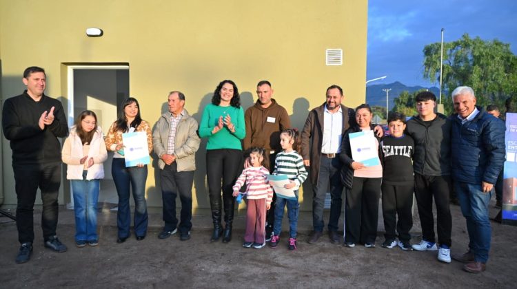 El Gobernador anunció que el 21 de agosto les entregará las llaves del hogar a 16 familias de Luján