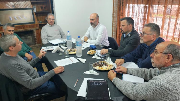 El Ejecutivo se reunió con las dos empresas más importantes de producción avícola de San Luis