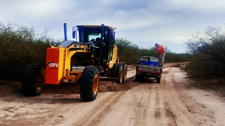 Vialidad Provincial intensifica las reparaciones en caminos no pavimentados de cinco departamentos
