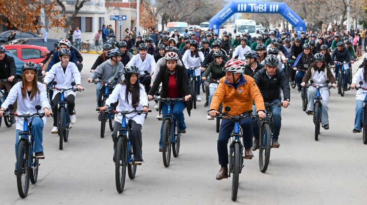Estudiantes de Tilisarao rodaron sus TuBi por las calles del pueblo junto a Poggi