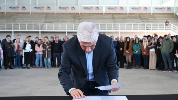 El Gobernador adjudicó la obra para finalizar el Polideportivo Cubierto del Parque Recreativo