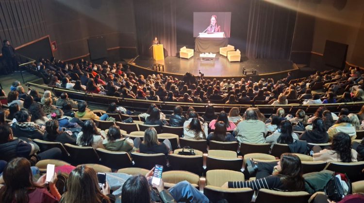 Capacitaron a 350 profesionales sanitarios en consumos problemáticos en embarazadas y puérperas