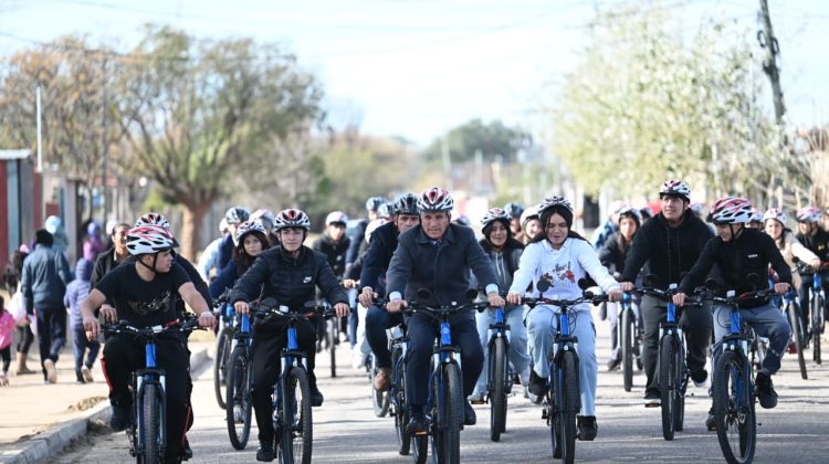 Estudiantes de la Escuela Pública Autogestionada N°3 estrenaron sus TuBi por las calles de San Luis