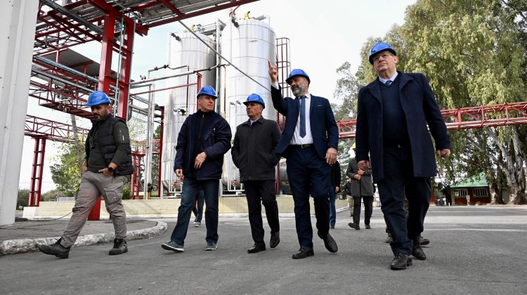 Poggi visitó la empresa Poliresinas, que hace una inversión millonaria en San Luis