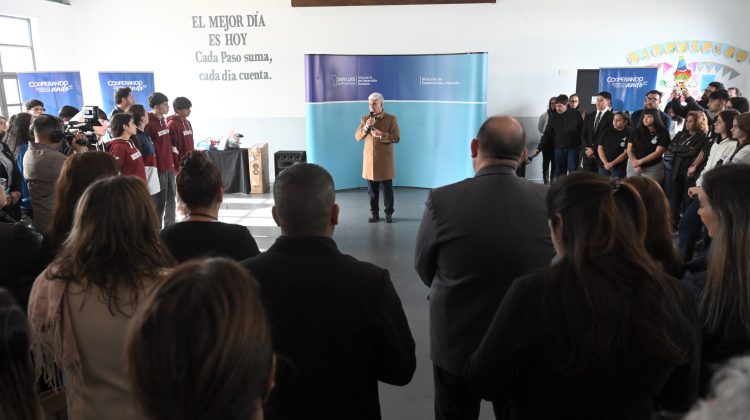 La Provincia entregó insumos a nueve cooperativas escolares para fortalecer proyectos productivos