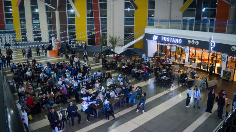 Más de 200 personas vibraron con el debut de la Selección Argentina