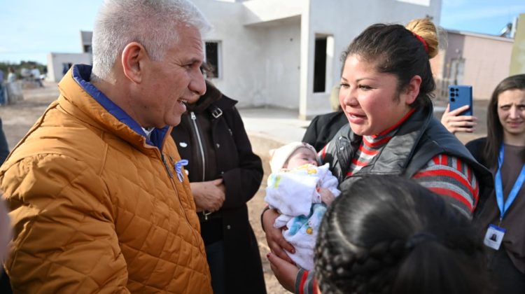 “Haremos viviendas hasta que el último inscripto esté en condiciones para recibir su casa”