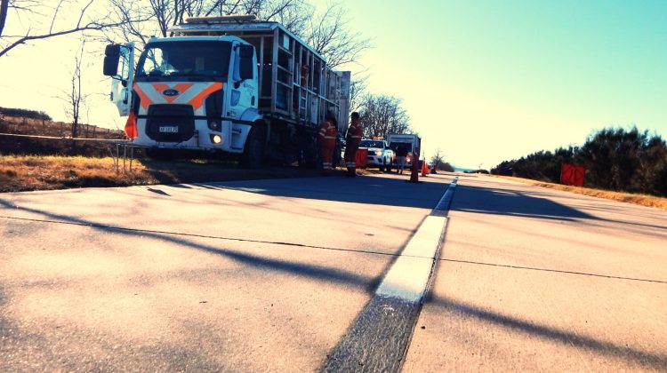 Avanza la renovación de la demarcación horizontal sobre la ruta provincial N°20