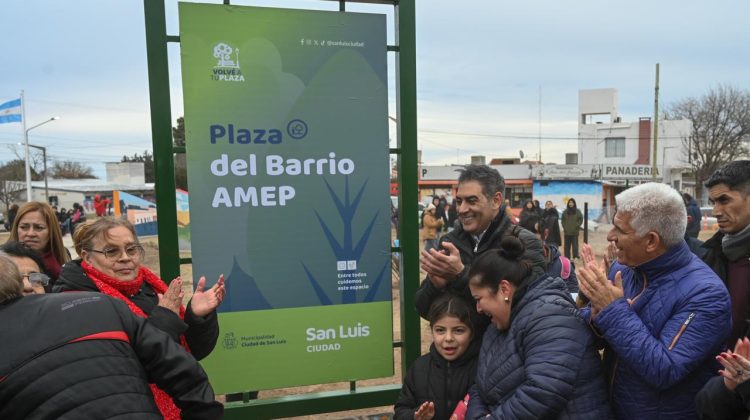 Inauguraron remodelaciones de la plaza del barrio AMEP y presentaron un centro móvil veterinario
