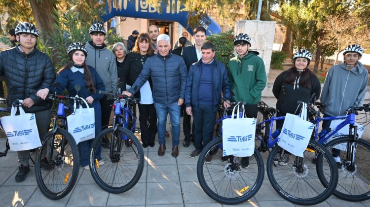 El Plan TuBi llegó a seis estudiantes de Juan Jorba, que ya usan su nuevo medio de transporte