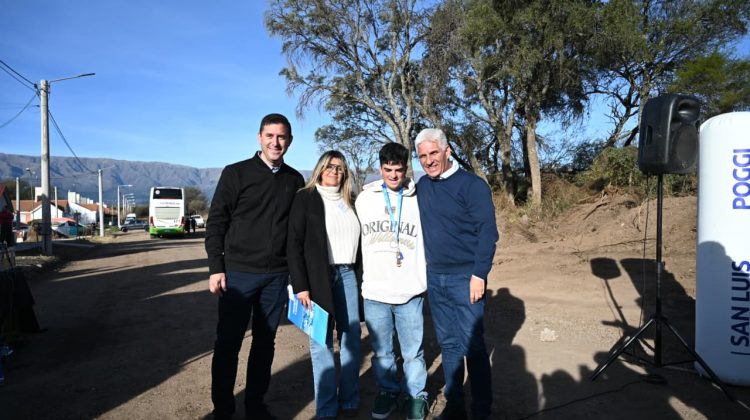 El Gobernador entregó viviendas en la Villa de Merlo