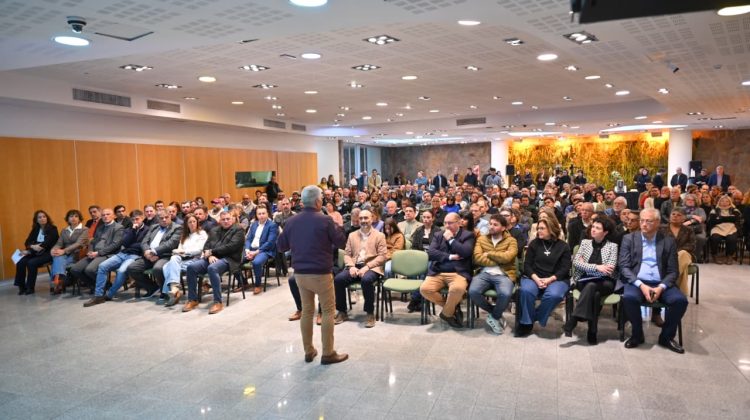 El Gobierno entregó certificados y decretos para acompañar e impulsar al sector privado