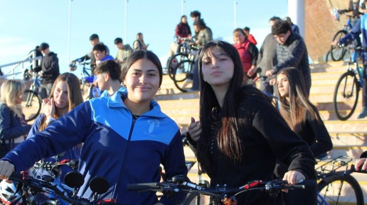 Libertad y hábitos saludables: la EPB Nelson Mandela recibió las bicicletas del Plan TuBi