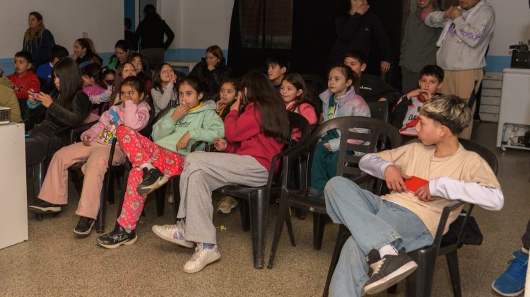 El Cine Móvil comenzó a recorrer la provincia durante las vacaciones de invierno