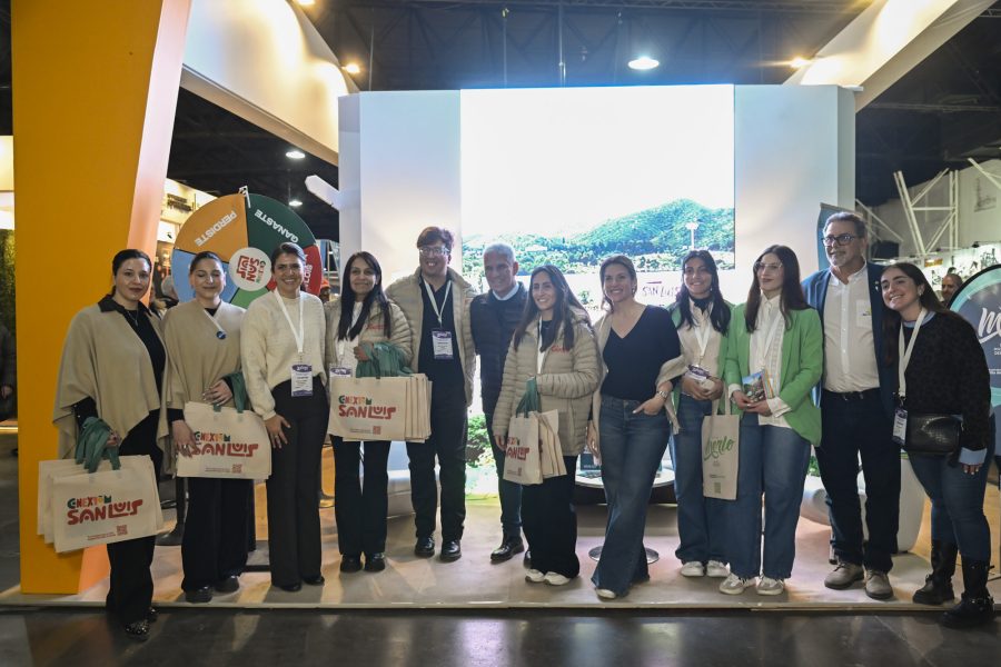 Claudio Poggi respald&oacute; a los productores de San Luis en Caminos y Sabores y celebr&oacute; un premio nacional para un alfajor puntano