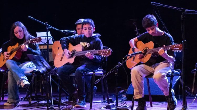 La escuela de Martín Giménez celebró su muestra semestral con una destacada gala musical