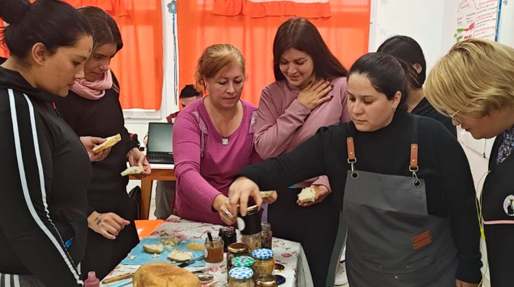 Los estudiantes de Escuela Pública Digital de Adultos presentaron sus proyectos de acción