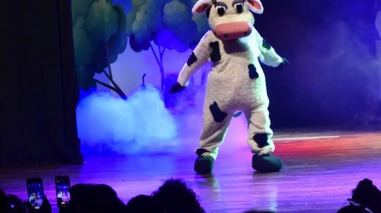 ‘Vacas con todo’ convocó a cientos de familias en el Centro Cultural Puente Blanco