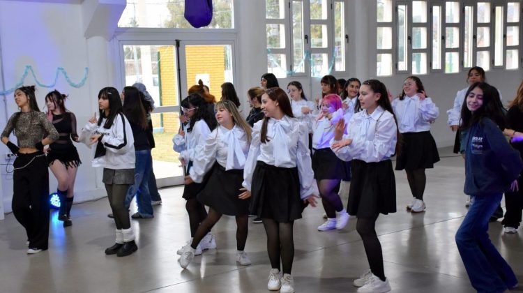 Más de 2.600 personas disfrutaron de ‘Vacas con todo’ en la Nave Cultural