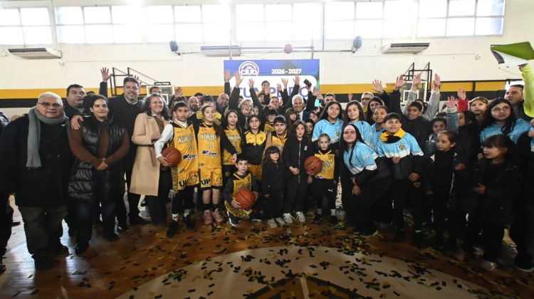 Sueño cumplido: el Club Newbery inauguró un playón techado con la presencia del Gobernador